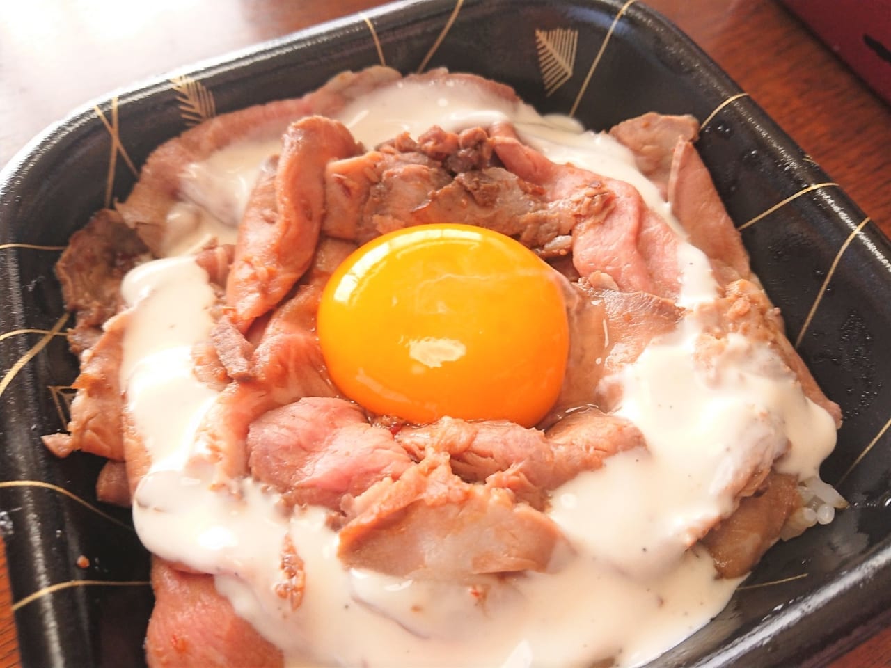 伊勢崎市のレストラン「アンジェロ」ローストビーフ丼をテイクアウトした