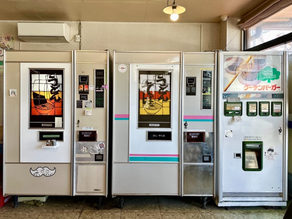 自販機食堂店内