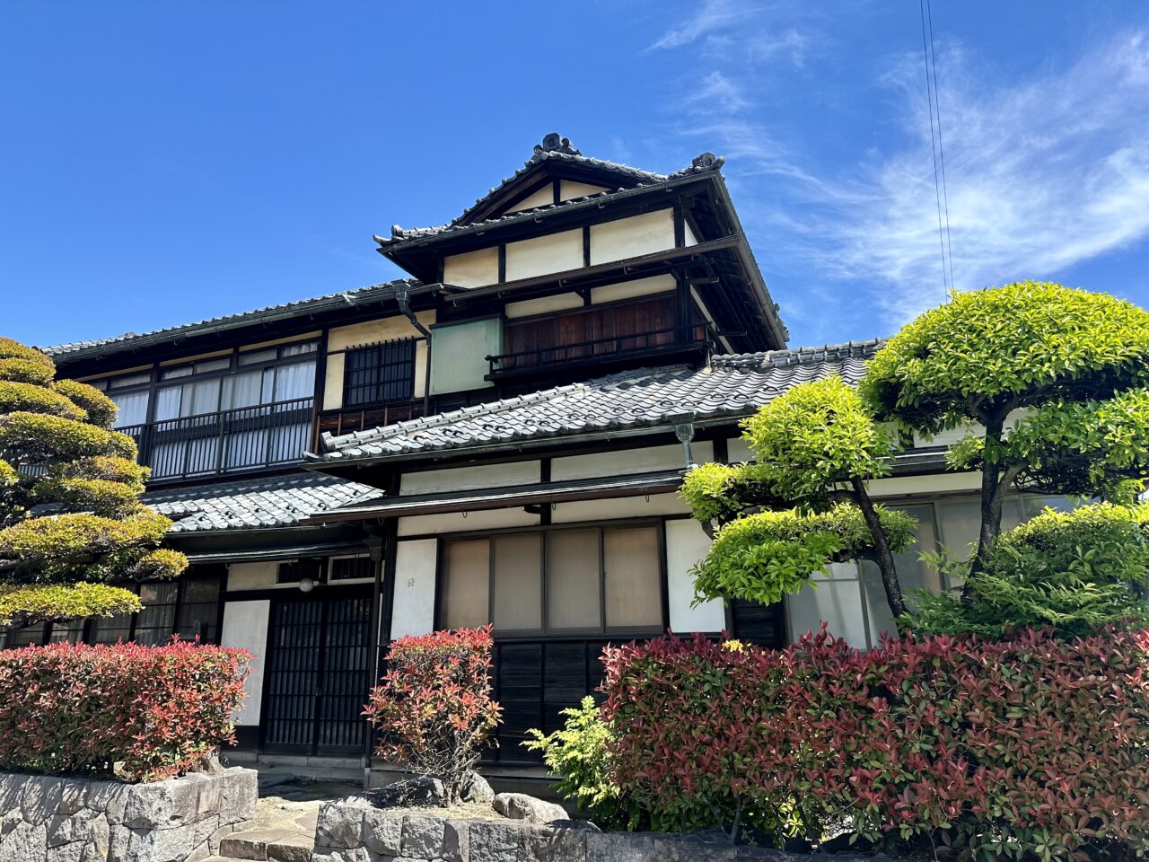 絹の館