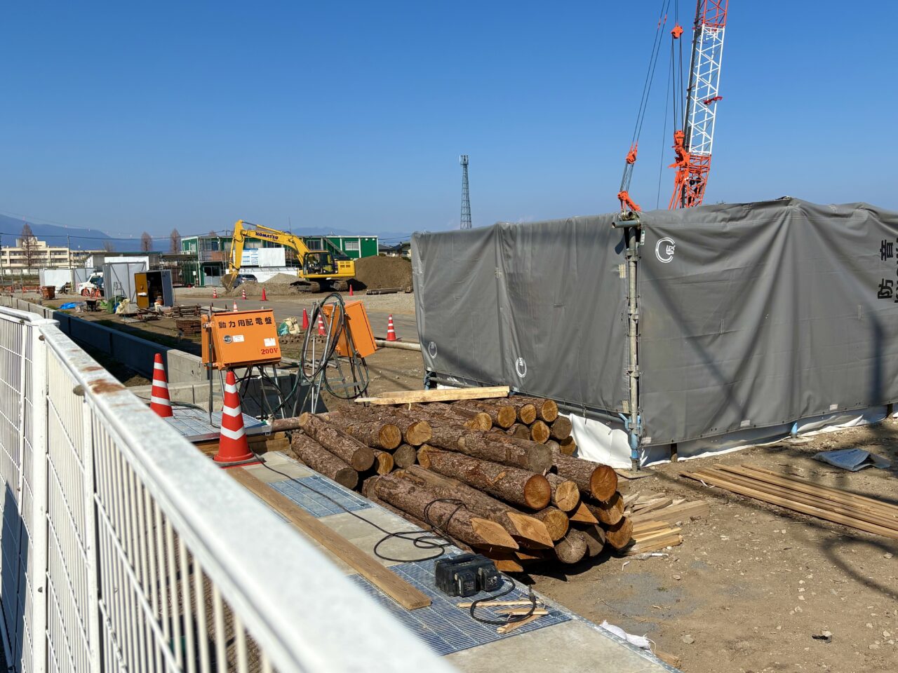 2026年3月18日石井病院新築工事現場丸太