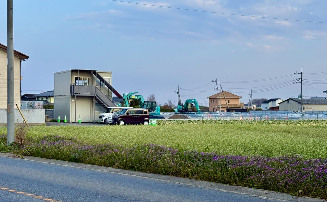2026年3月31日クスリのアオキ国定町1丁目建設事務所