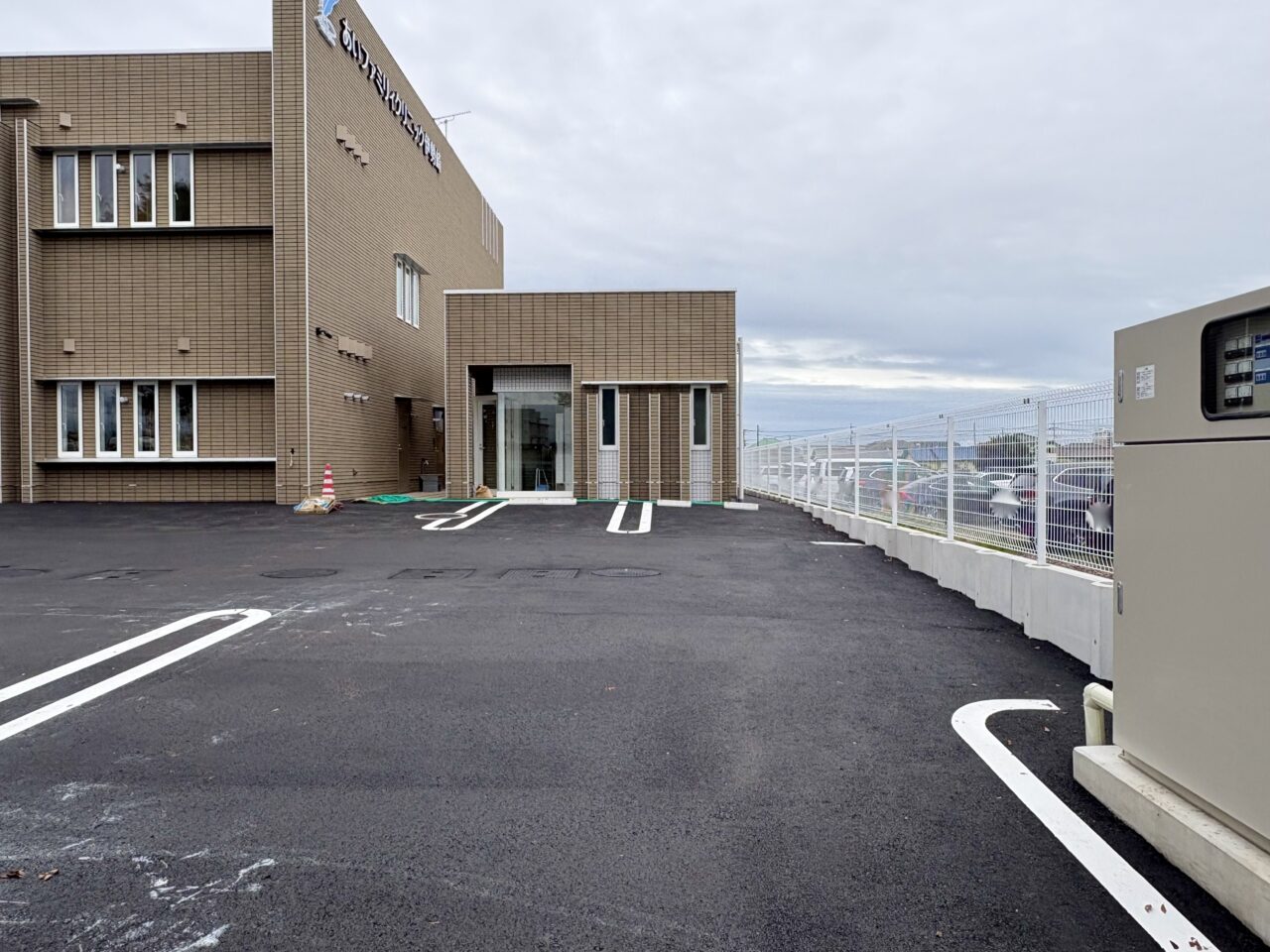 2026年9月8日あいファミリィクリニック伊勢崎西側の建物