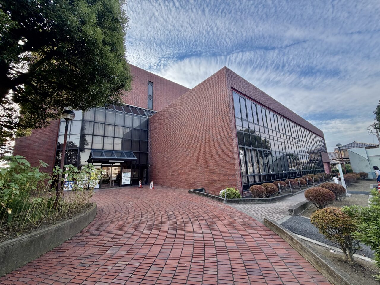 2026年10月13日伊勢崎市図書館外観