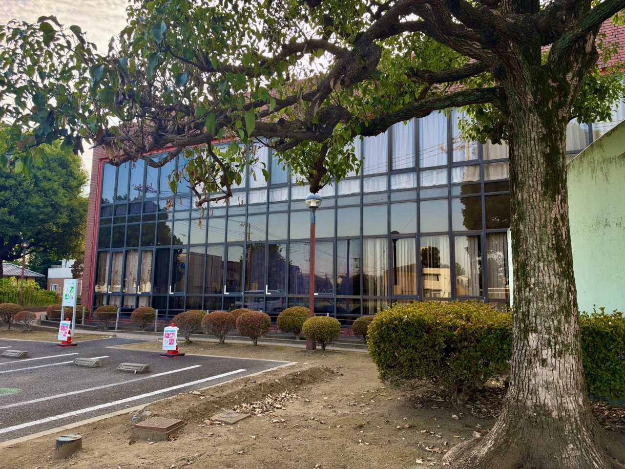 2026年10月13日伊勢崎市図書館外観正面